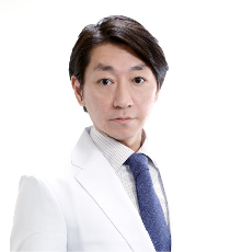 足立 安章